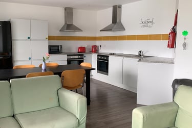 6 bed flat, 10 Kinterbury Street, City Centre, Plymouth, PL12DG - Image 2